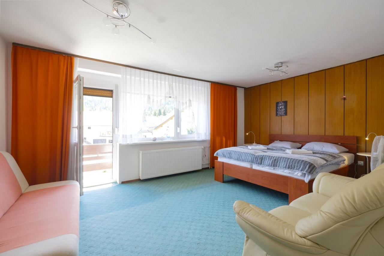 Apartments And Rooms Banic Kranjska Gora Esterno foto