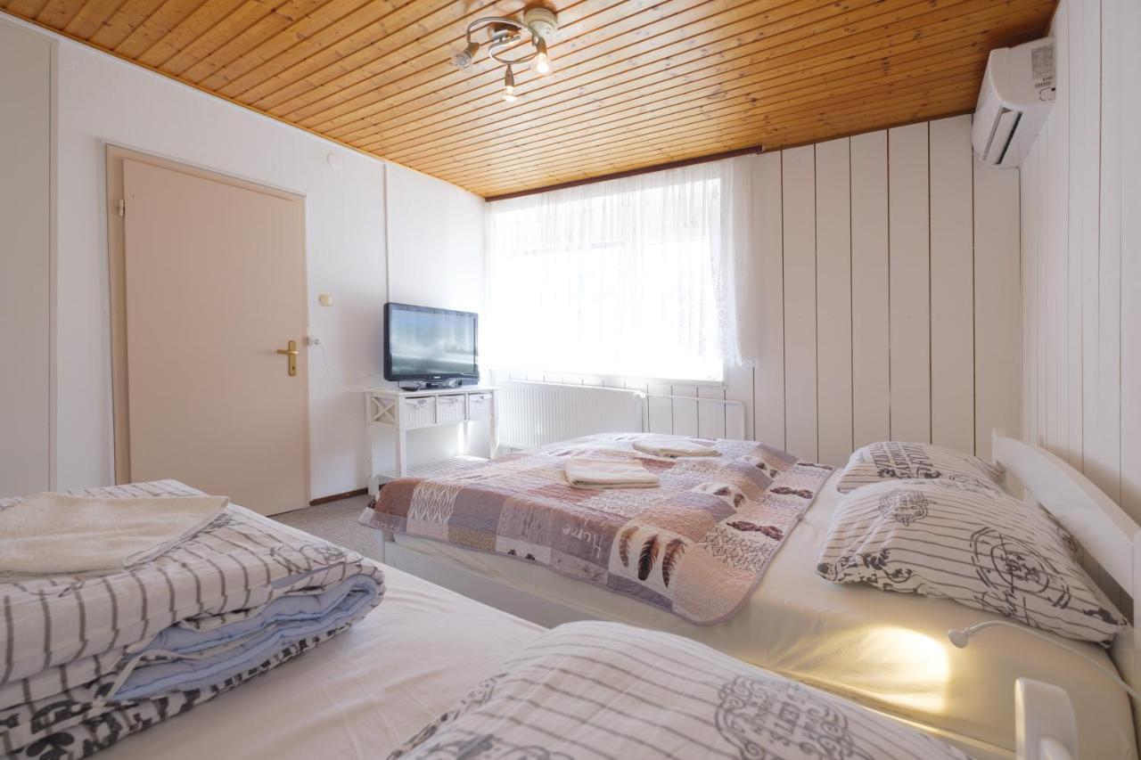 Apartments And Rooms Banic Kranjska Gora Esterno foto
