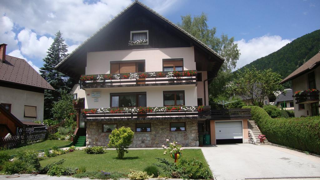 Apartments And Rooms Banic Kranjska Gora Esterno foto