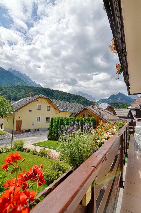 Apartments And Rooms Banic Kranjska Gora Esterno foto